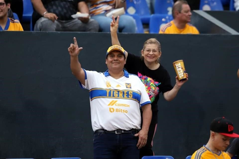 La afición felina presente en el Universitario.