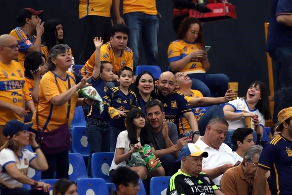 La afición felina presente en el Universitario.