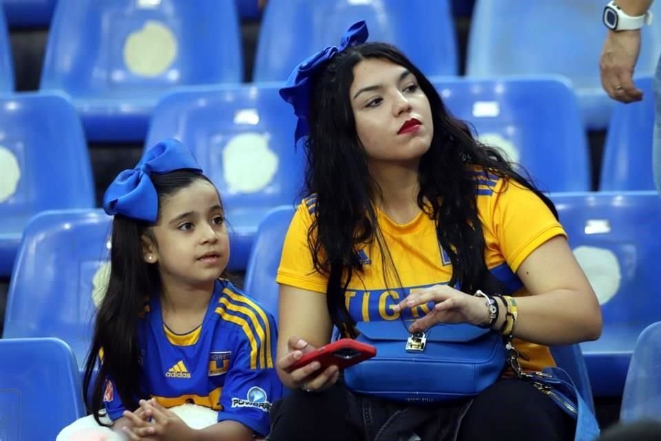 La afición felina presente en el Universitario.