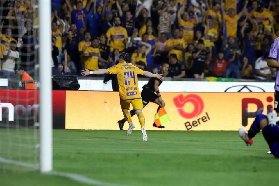 Otra vez Marcelo Flores marcó y Tigres se ponía 1-0.