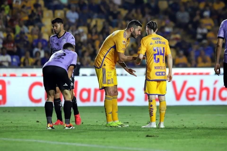 Los consejos de Gignac a Flores.