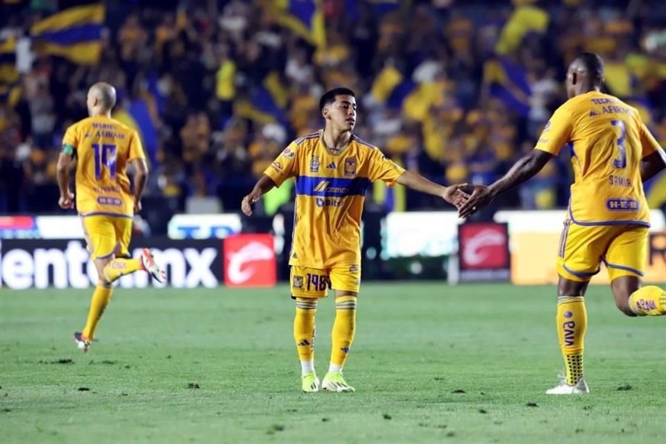 El juego marcó el debut de Diego Sánchez, el 'Chicha'.