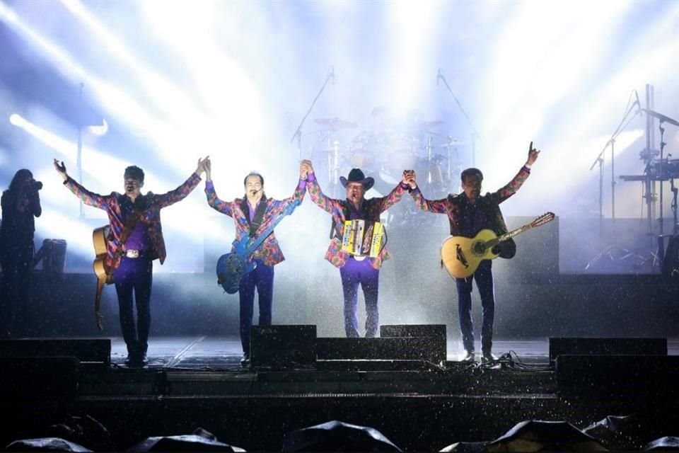 Abordo de su famosa 'Camioneta Gris', los hermanos Jorge, Hernán, Eduardo y Luis Hernández, junto con su primo Óscar Lara, dieron su 'zarpazo musical'.