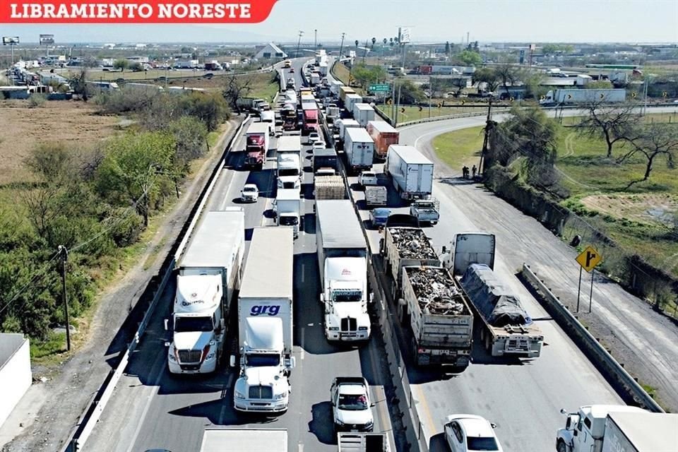 El transporte de carga satura continuamente el Libramiento Noreste.