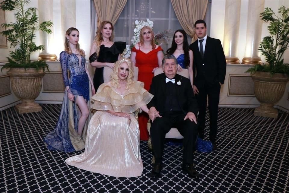 Isabela Ponce Quiroga, Analía Quiroga Rodríguez,  Aidet Quiroga Rodríguez, Evelyn Guerrero Quiroga, José Antonio Guerrero Quiroga, Belza Rodríguez de Quiroga y Antonio Quiroga Escamilla