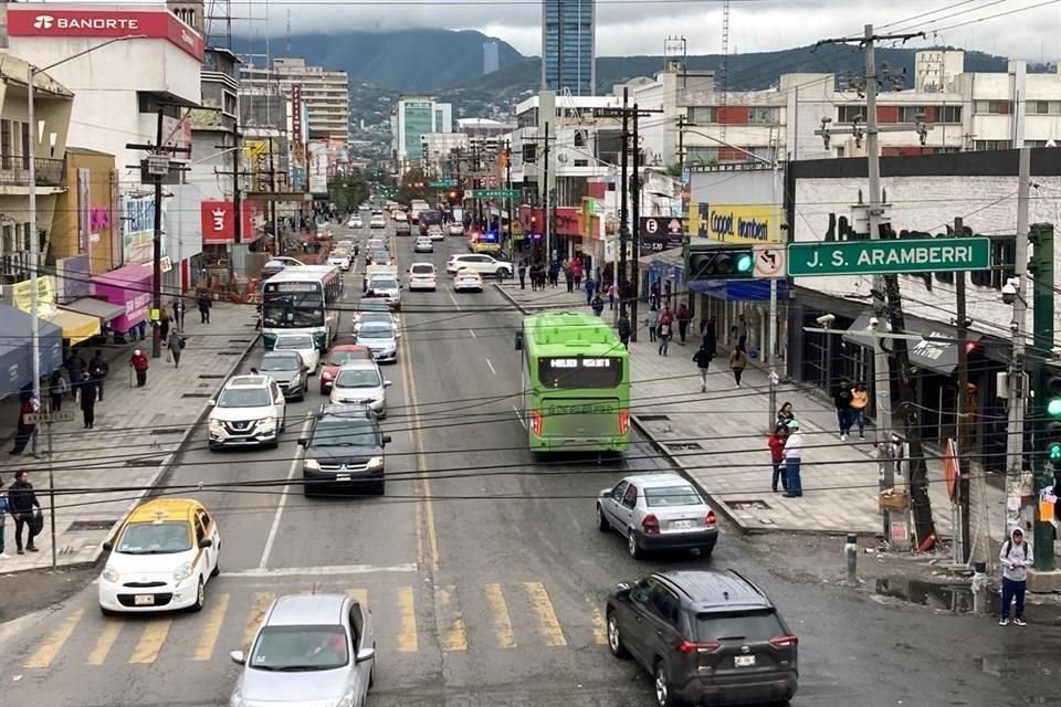 Con la obra en marcha en la Avenida Juárez, la ampliación de banquetas y reducción de dos carriles por sentido abarcará desde Constitución hasta Aramberri.