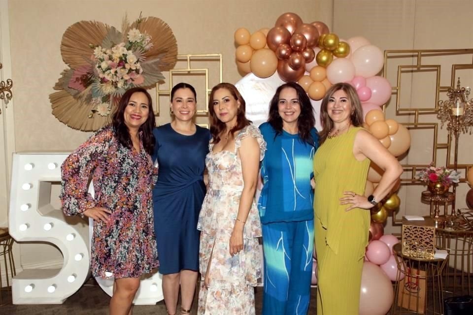 Brenda Lara, Addarit García, Elisa Hernández, Laura Arizpe y Deborah Acosta