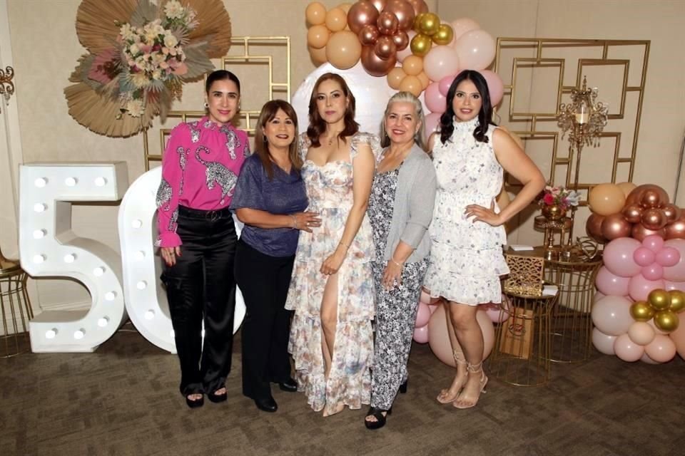 Yoyis Decanini, Leticia Chávez, Elisa Hernández, Mily Guerra de Arenas y Blanca Elena Cepeda