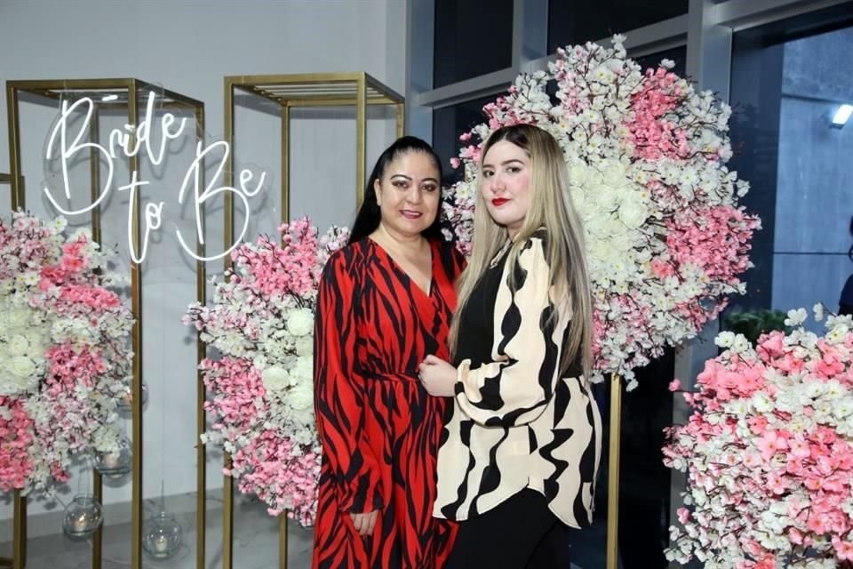 Juanita Espinosa y Grecia Cantú