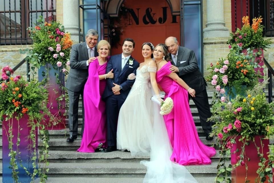 Manuel González, Rosaycela Garza de González, Juan Pablo González, Nayeli Salinas Montelongo, Nelly Montelongo de Salinas y Salvador Salinas