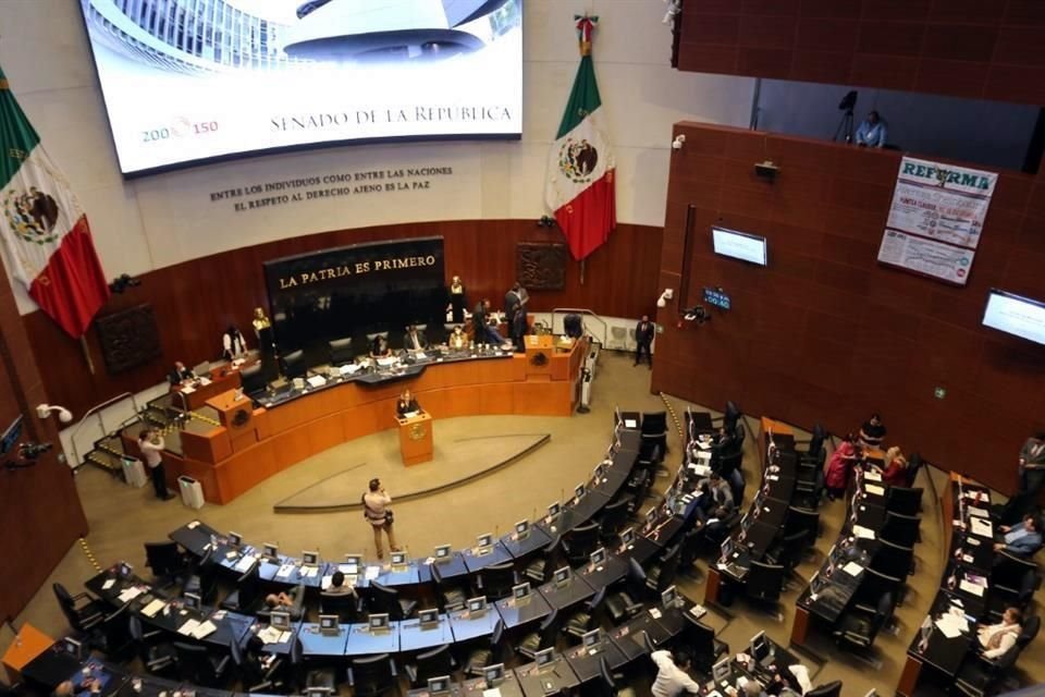 Senado avaló reforma a Ley de Amparo que impide a jueces otorgar amparos que puedan frenar las obras y reformas prioritarias del Gobierno.