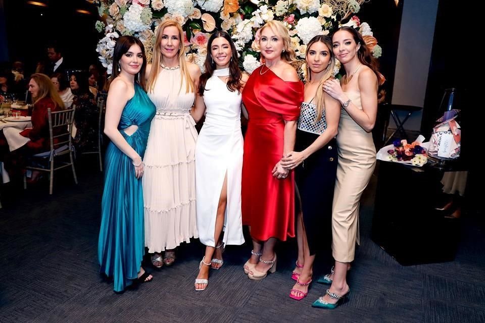 Michelle Chapa, Mayra Arizpe de Chapa, la novia, Lisa González de Andonie, Chabe Andonie y Angie Andonie