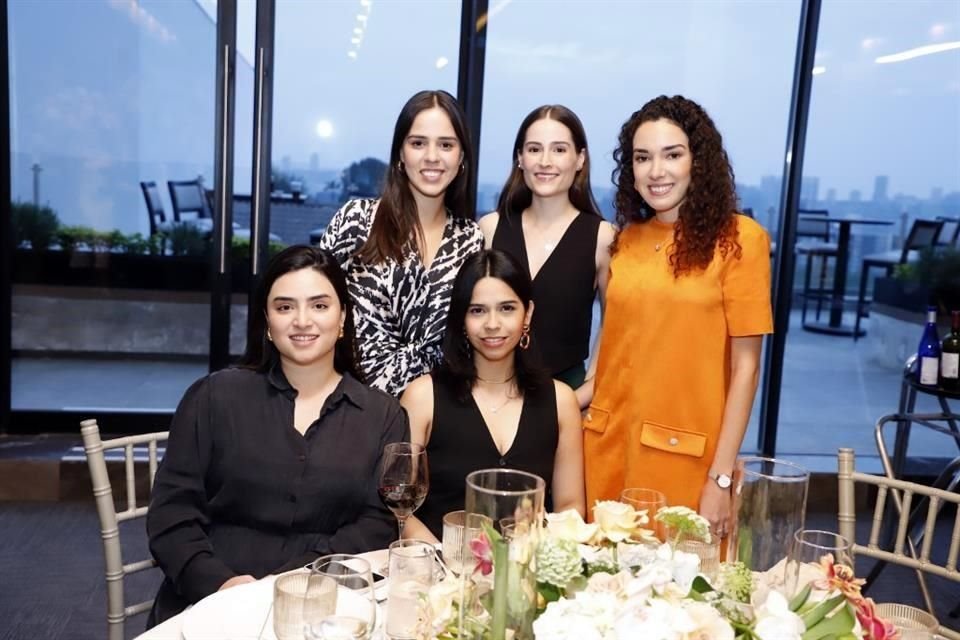 Paulina Leal, Marifer Lozano, Nancy Coronado, Karla Marcela González y Martha Leal