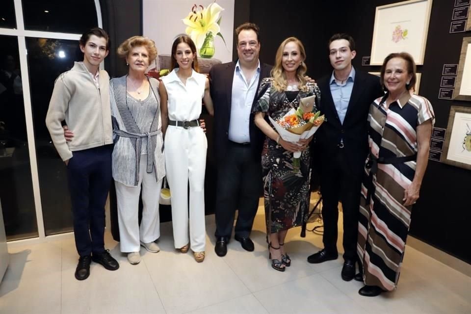 Sebastián Garay Zambrano, Ángeles Soberón, Julene Garay Zambrano, Vicente Garay, Jeannine Zambrano de Garay, Vicente Garay Zambrano y Bibi Coindreau de Zambrano