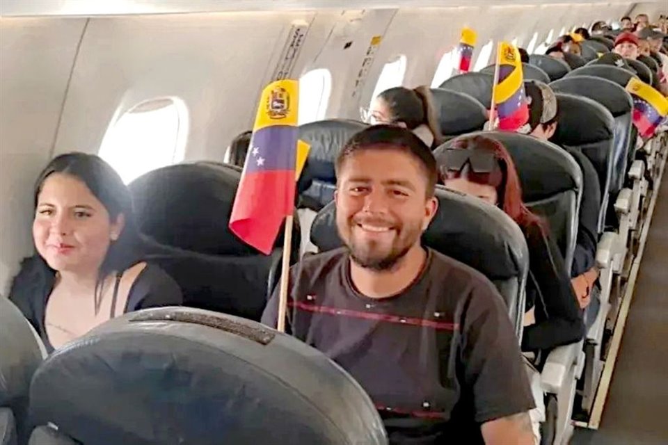 Los venezolanos reciben los recursos en tarjetas del Bienestar.