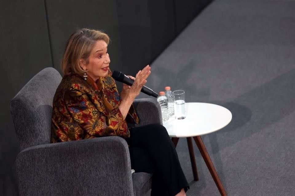 Guadalupe Loaeza.