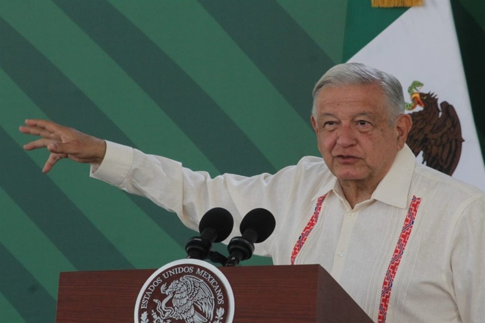 El Presidente AMLO defendió ayer a Samuel García al recriminar al Poder Judicial por sanción a juez que favoreció al Gobernador de NL durante disputa con Congreso local.