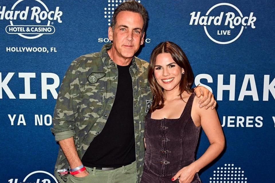 Carlos Ponce y Karina Banda estuvieron en la celebración a lado de Shak.