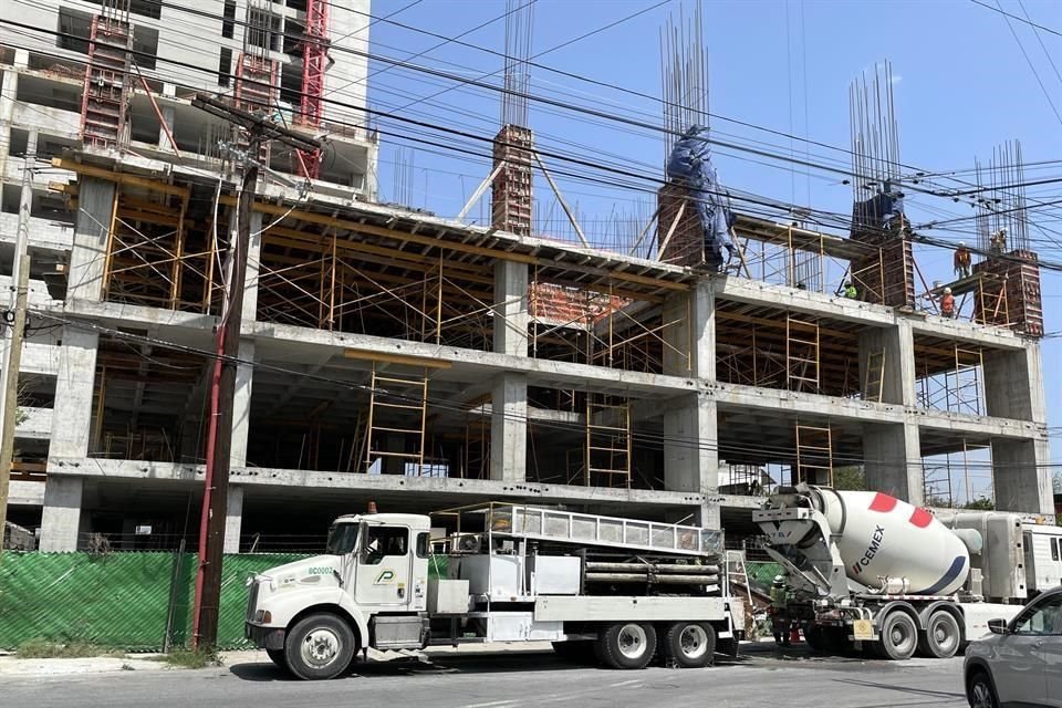 El ruido de los trabajos en Torre Leones, ubicada en la Colonia Leones, en Monterrey, molesta a los vecinos.