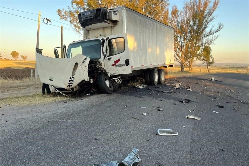 Las víctimas se estrellaron contra la caja de un camión pesado.