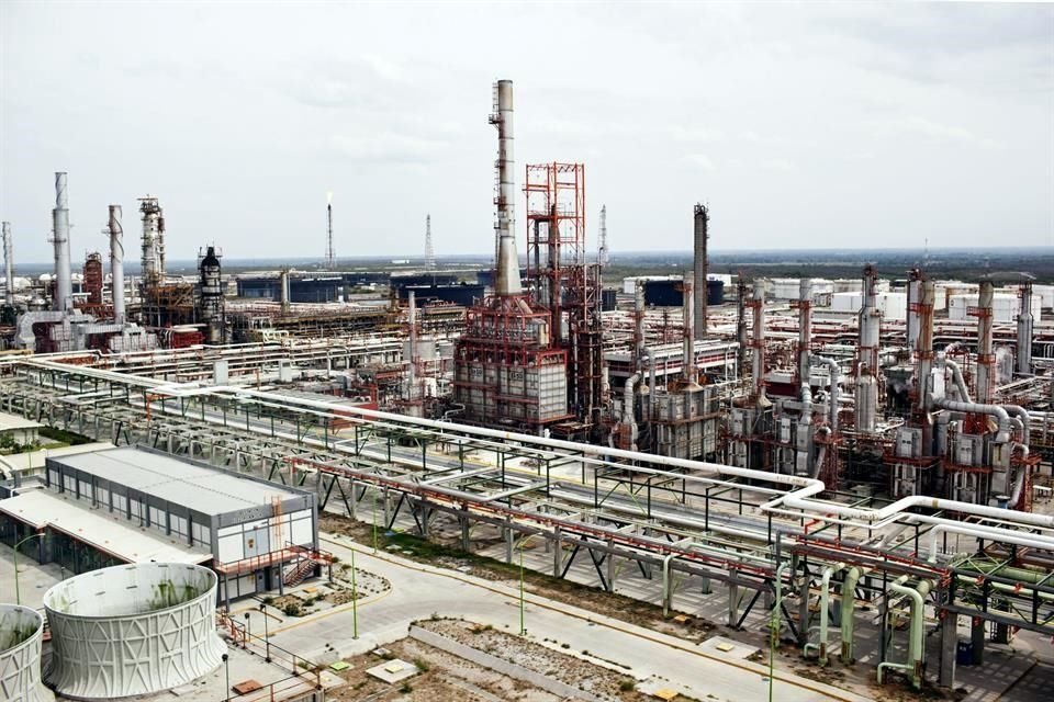 Señalan que la eficiencia de utilización de la refinería ha sido en promedio de 46.39 por ciento en lo que va del 2022, cuando el objetivo es llegar al 84 por ciento. 
