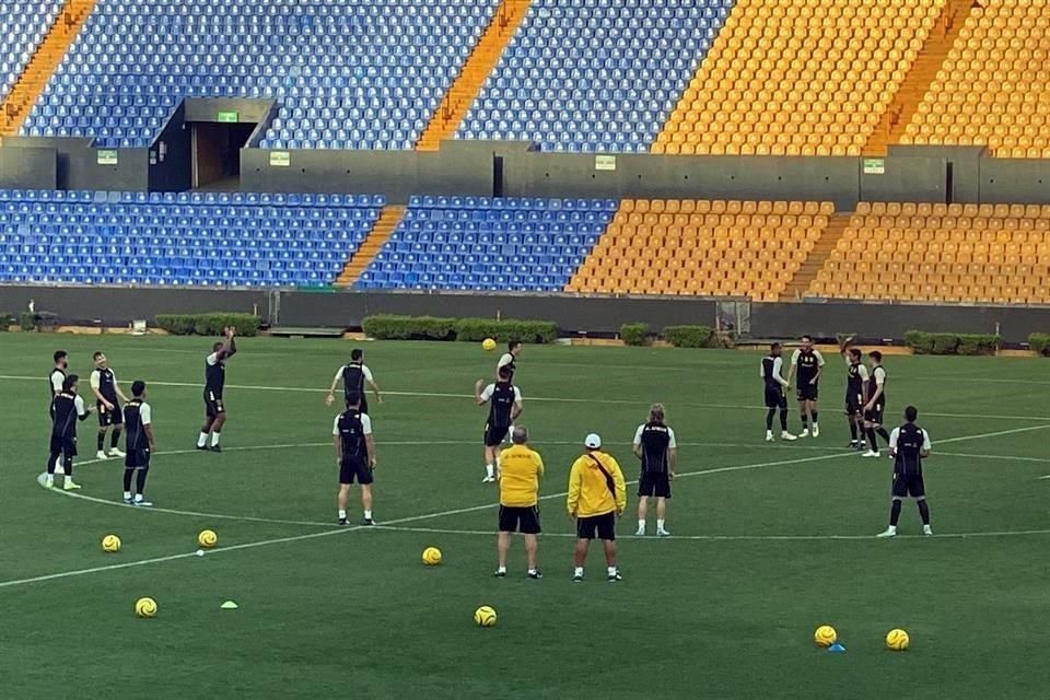 Los felinos entrenaron la tarde de este lunes en el Estadio Universitario.
