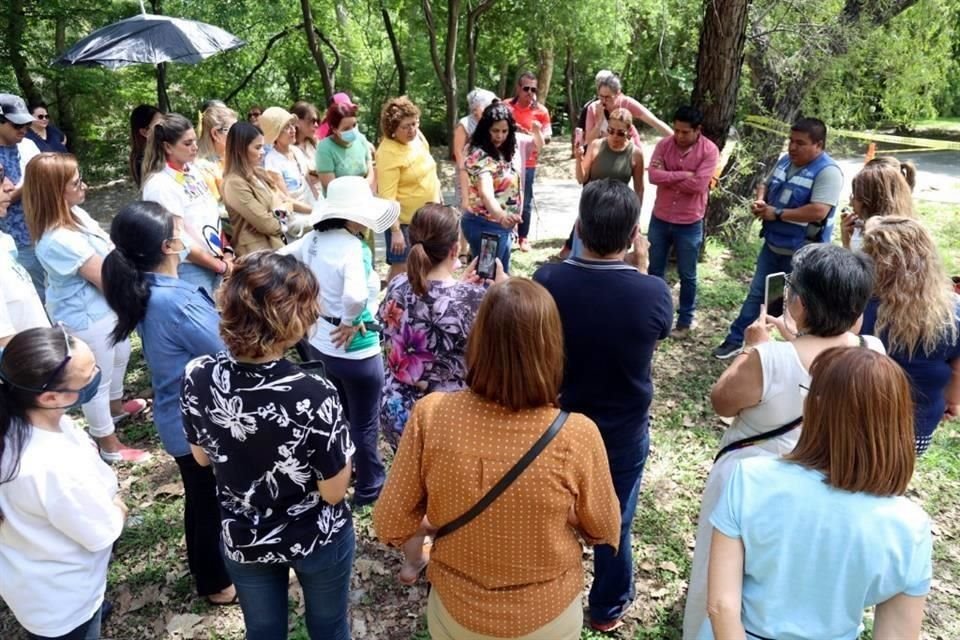Vecinos de 11 colonias se reunieron ayer en el parque del sector Lagos del Bosque para pedir una solución a Agua y Drenaje.