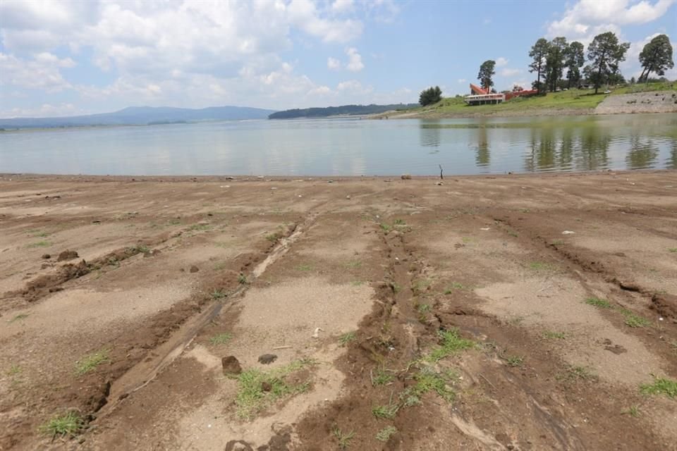 Las lluvias para reabastecer las presas han sido mínimas en el curso del año frente a la extracción de agua para suministrar a las ciudades de México y Toluca.