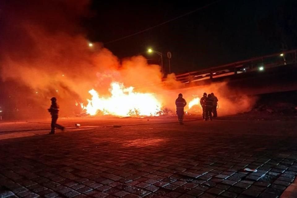 Ayer en Iztapalapa se registró un quema de pasto seco.