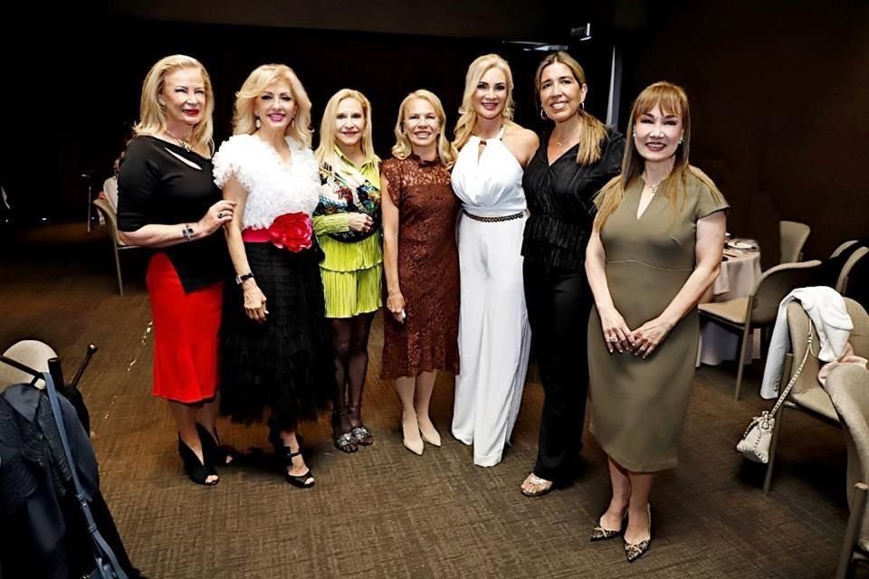 María Elena Bolson, Elsa Aguirre, Norma Ruiz, Vicky Benavides, Vero Lepeley, Mónica Garza y Shivana Martínez