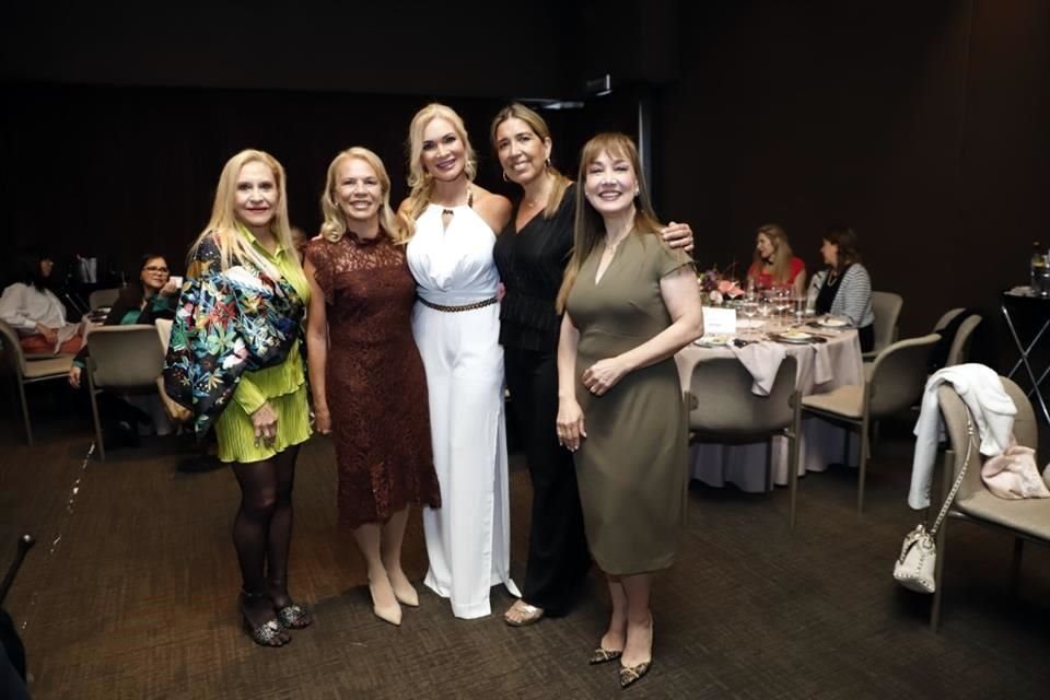 Norma Ruiz, Vicky Benavides, Vero Lepeley, Mónica Garza y Shivana Martínez