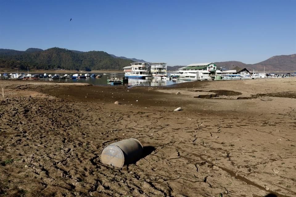 La presa Miguel Alemán, que forma parte del Sistema Cutzamala, alcanzo el 27% de su capacidad, su nivel más bajo desde 2019, según Conagua.