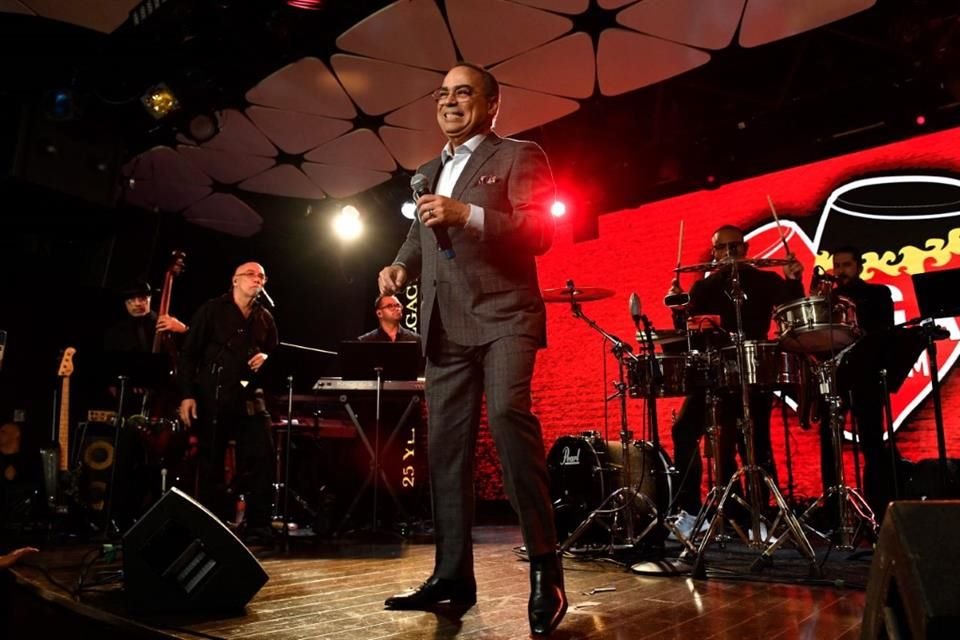 Gilberto Santa Rosa fue el último que se presentó en el recinto.