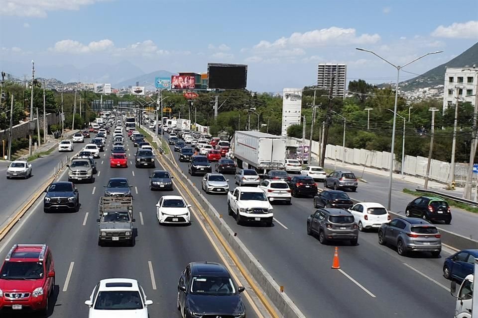  Para que sean más seguros, se colocarán señalamientos viales en los contraflujos de la Av. Leones y en la Carretera Nacional.