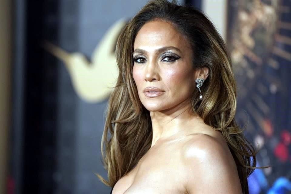 Jennifer Lopez se encuentra devastada por no haber conseguido que su disco 'This Is Me... Now' pasara del número 38 en Top Billboard.