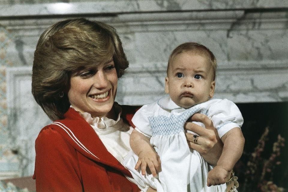 Si bien Catalina y Lady Diana, madre de Guillermo, vivieron el acoso mediático en su momento, sus casos de rumorología son muy distintos.