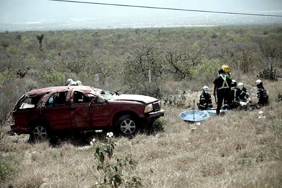 Paramédicos trasladaron a distintos hospitales a las víctimas, quienes se dirigían a las Grutas de García.