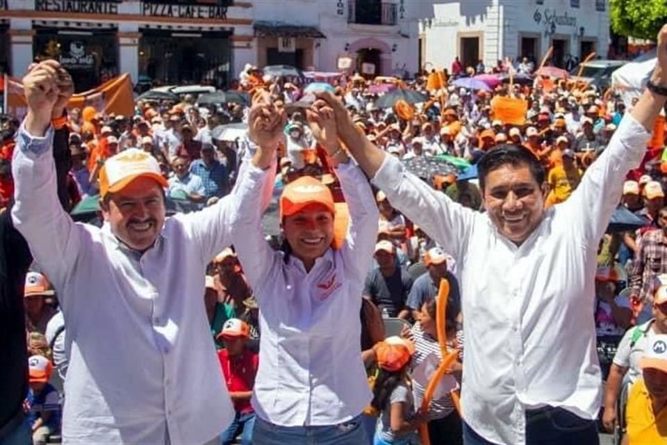 Hace unos días y después de que no logró el respaldo de Morena, Mario Figueroa acudió a un acto del ex priista Mario Moreno, ahora aspirante al Senado por el partido naranja.