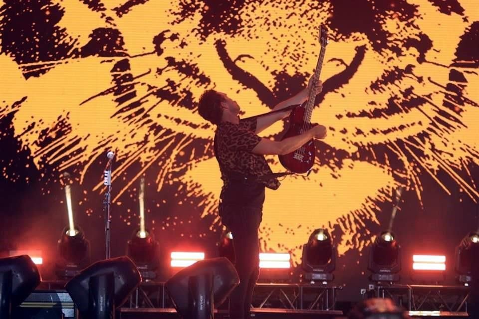 Royal Blood llegó encendiendo el escenario con su potente rock alternativo.
