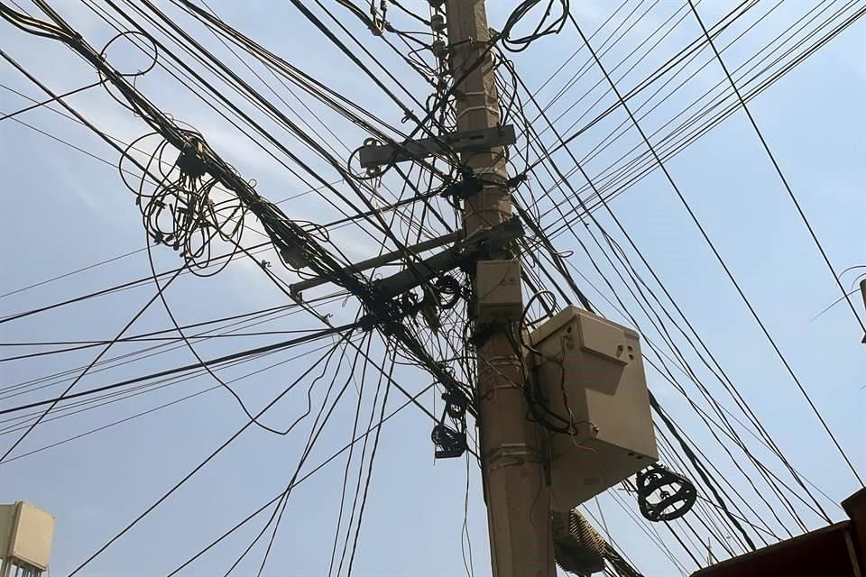 Jueces federales están obligados a suspender órdenes de Ayuntamientos para bajar cableado de empresas de telecomunicaciones y radiodifusión.