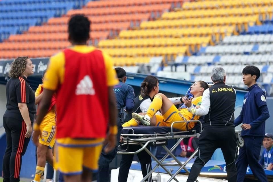 Tigres Femenil goleó son complicaciones 6-0 a Puebla Femenil para mantener la cima y el invicto del torneo, en duelo en el que Nayeli Rangel debe abandonar el partido por un golpe en la cabeza.