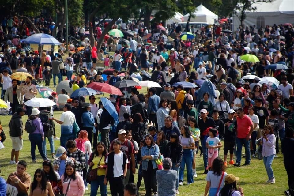 Imágenes del 'Picnic bajo la sombra' de octubre pasado, en Las Islas de CU. La experiencia se repetirá ahora con el Gran Eclipse Mexicano.