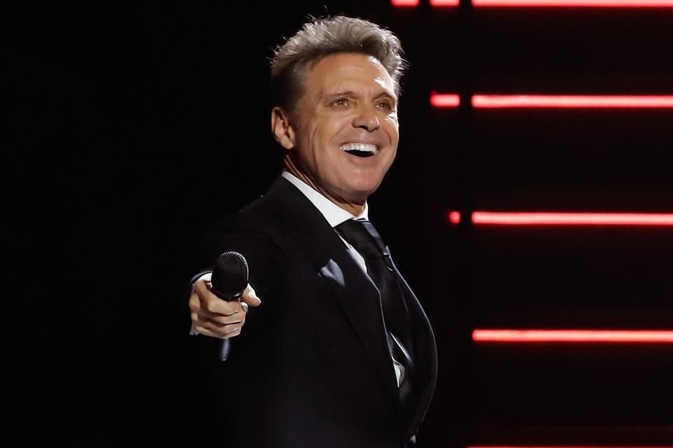 El cantante continuará de gira después de tomarse unos días en medio de su gira Luis Miguel Tour 2024.