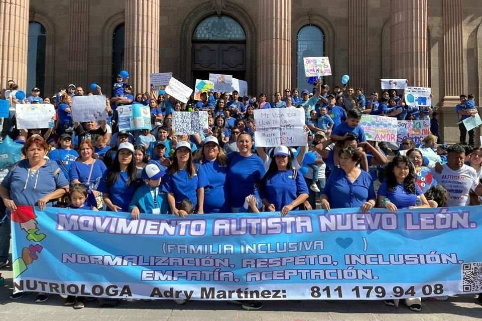 Las familias de niños y niñas con el trastorno del espectro autista exigieron el cumplimiento de derechos de sus hijos, entre ellos, el de una educación digna.