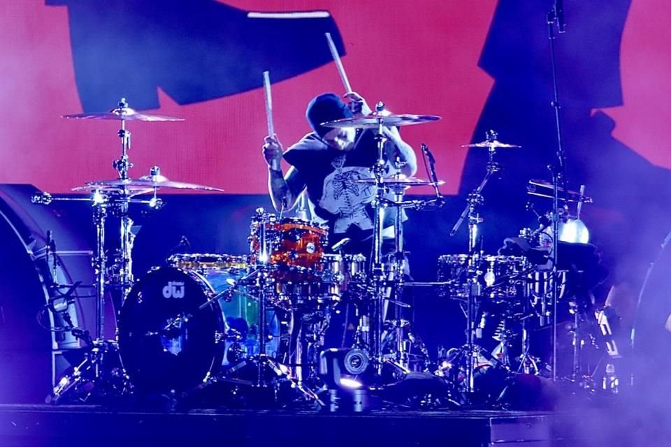 Travis Barker enloqueció a sus fans.