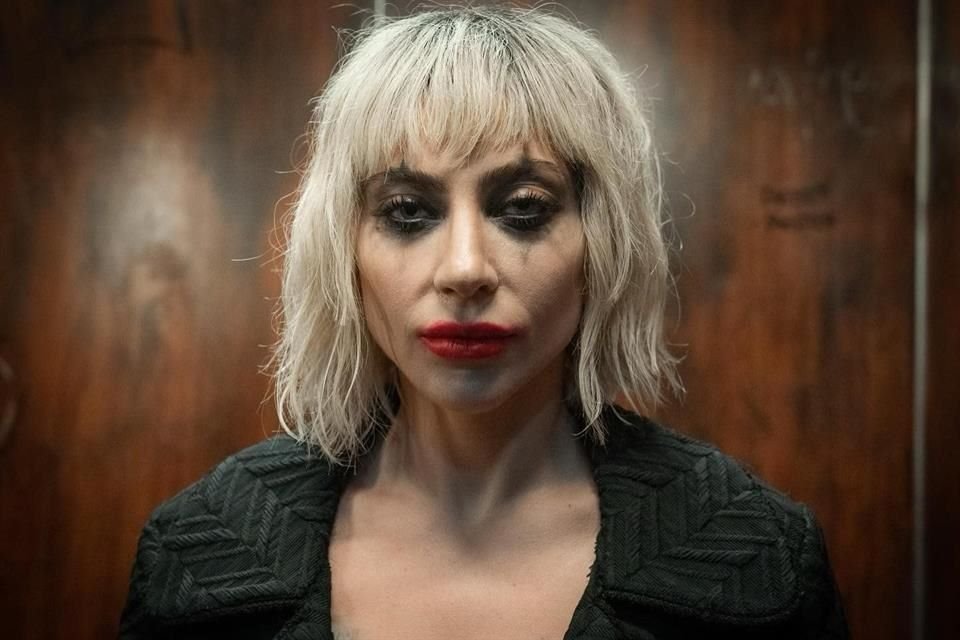 Lady Gaga encarna a Harley Quinn, cómplice e interés amoroso de Joker.