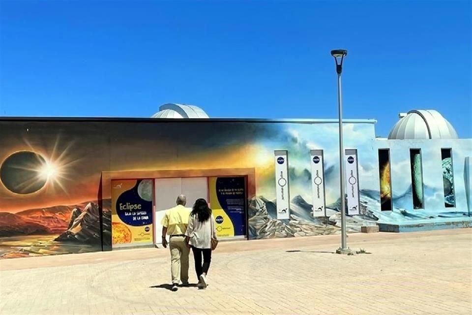 En el Planetarium de Torreón se preparan para la transmisión del eclipse solar total que se observará el próximo lunes.