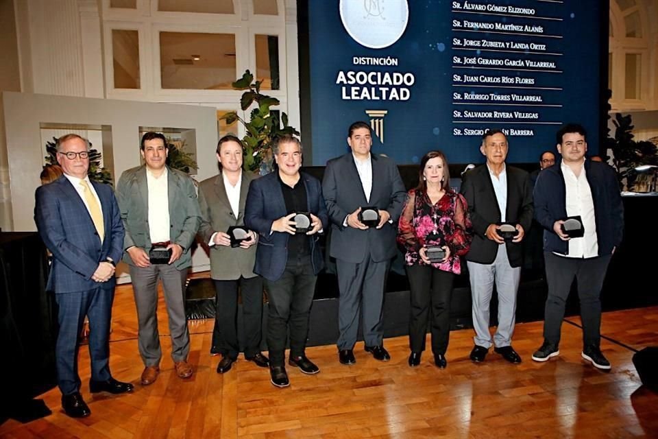 Luis Iturralde Siller, Juan Carlos Ríos, Gerardo García, Fernando Martínez, Salvador Rivera, María Elisa Valles de Marino, Álvaro Gómez y Pablo Zubieta y Landa
