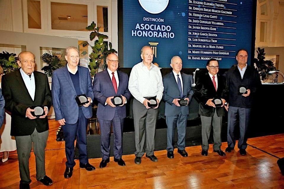 Manuel de la Maza, Eugenio Elizondo, Mario Páez, Javier Segovia Kane, Eduardo Elizondo Barragán, Jesús F. González Villarreal y Jorge García Segovia