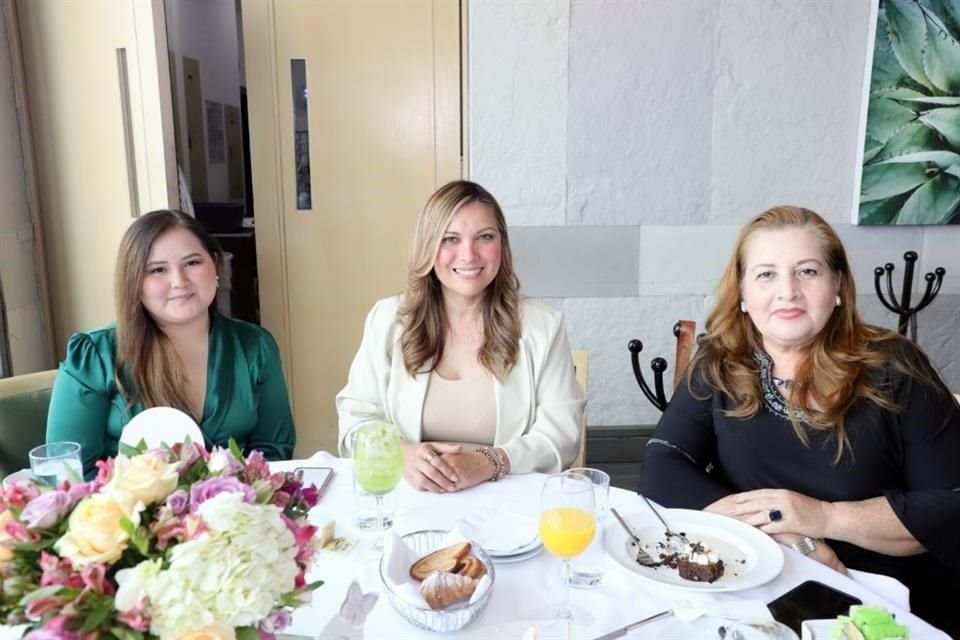 Kenia Gallardo, Marisol González y María Elena Castellanos